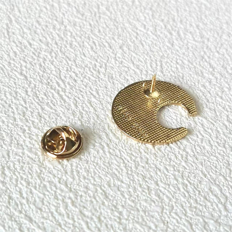 Smiley Face Pin Brooch In Durable Zinc Alloy, Stylish And Fun Accessory