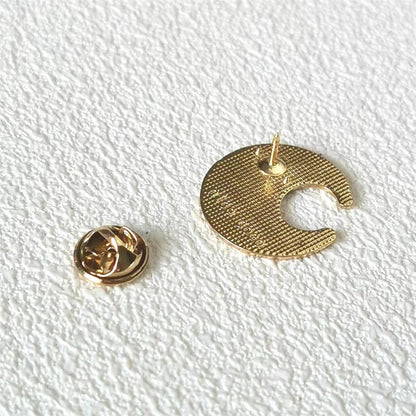 Smiley Face Pin Brooch In Durable Zinc Alloy, Stylish And Fun Accessory