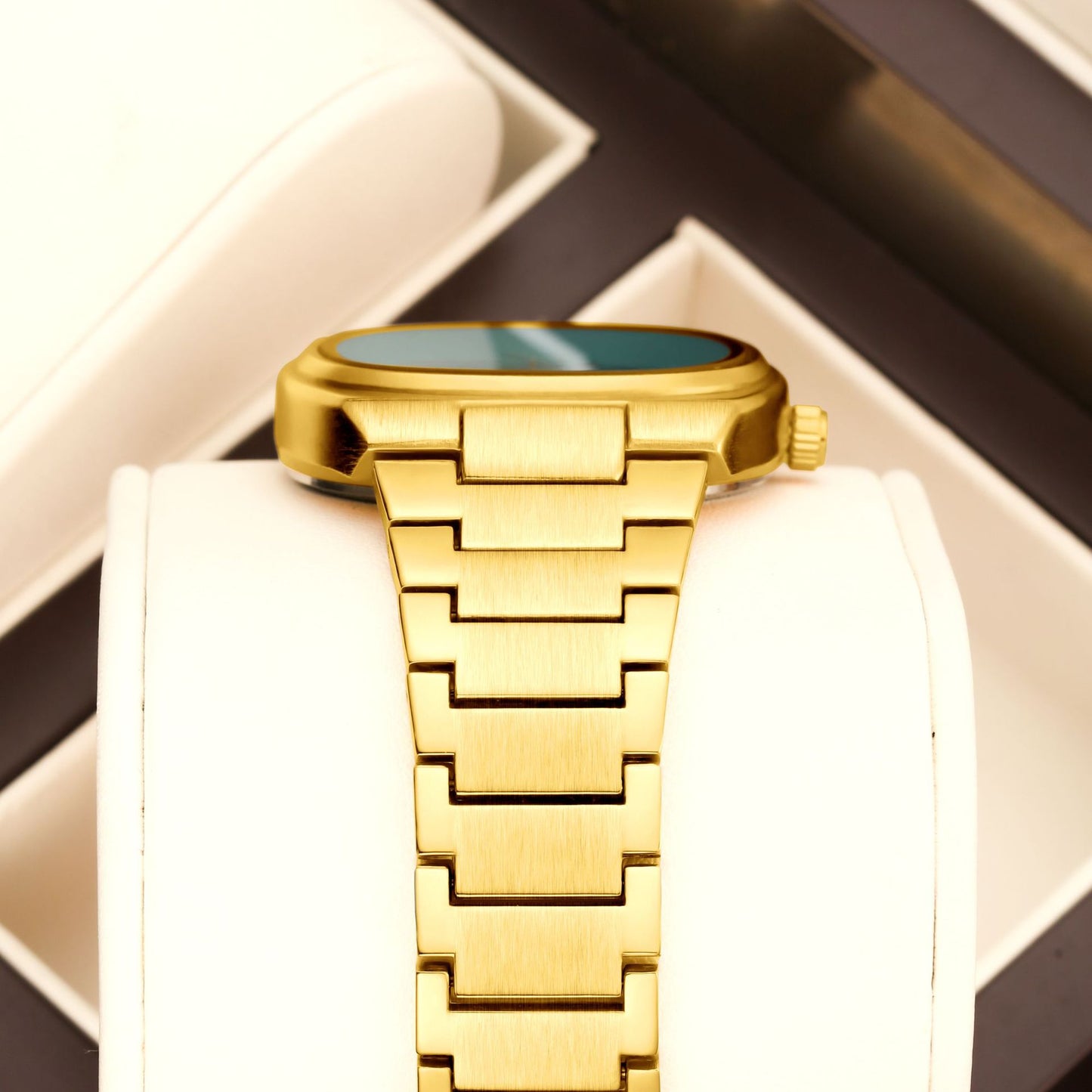 Women’s Quartz Watch With Tempered Glass, Square Dial, Steel Strap, Number Display, Butterfly Double Snap Buckle Golden