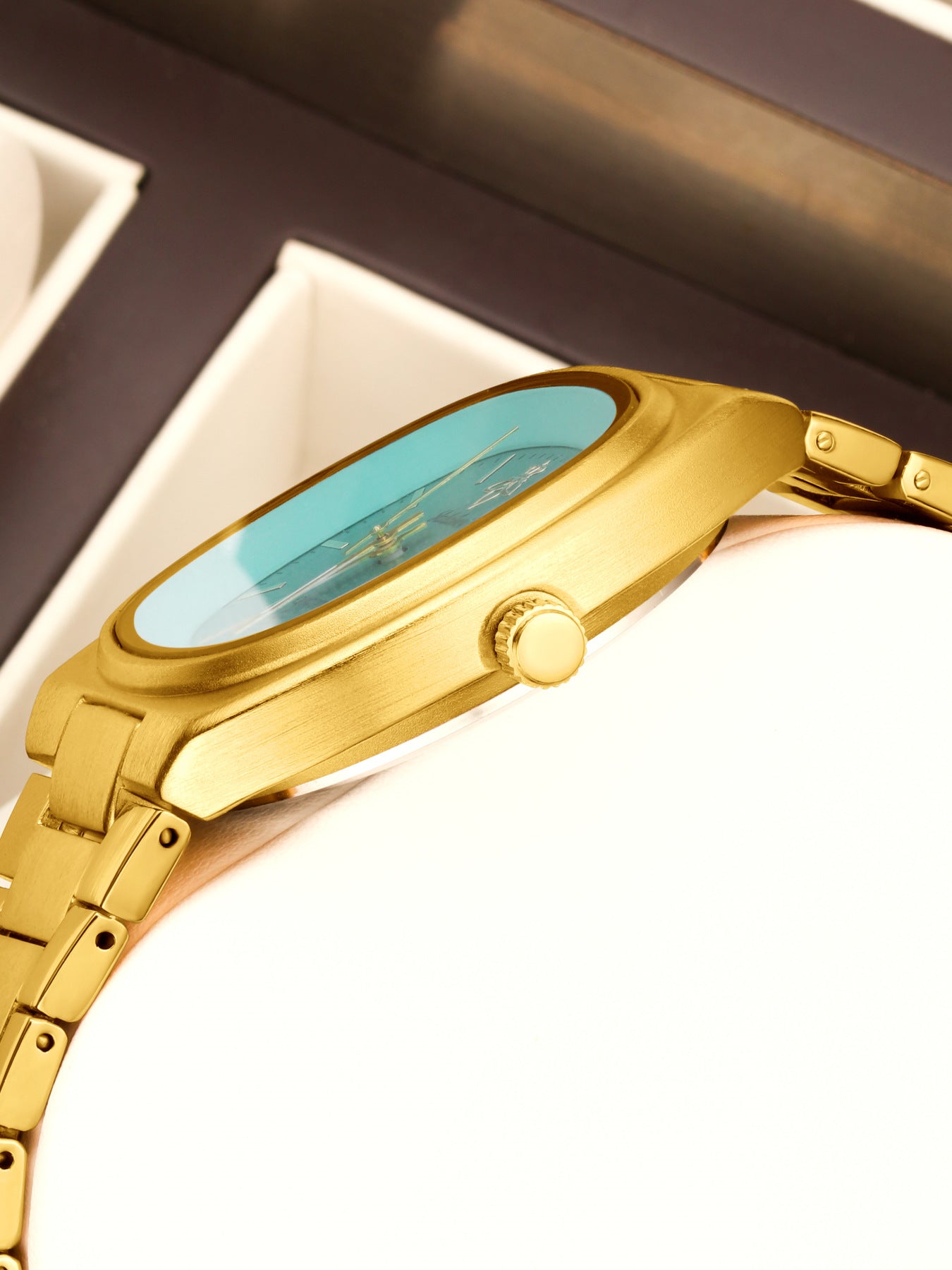 Women’s Quartz Watch With Tempered Glass, Square Dial, Steel Strap, Number Display, Butterfly Double Snap Buckle Golden