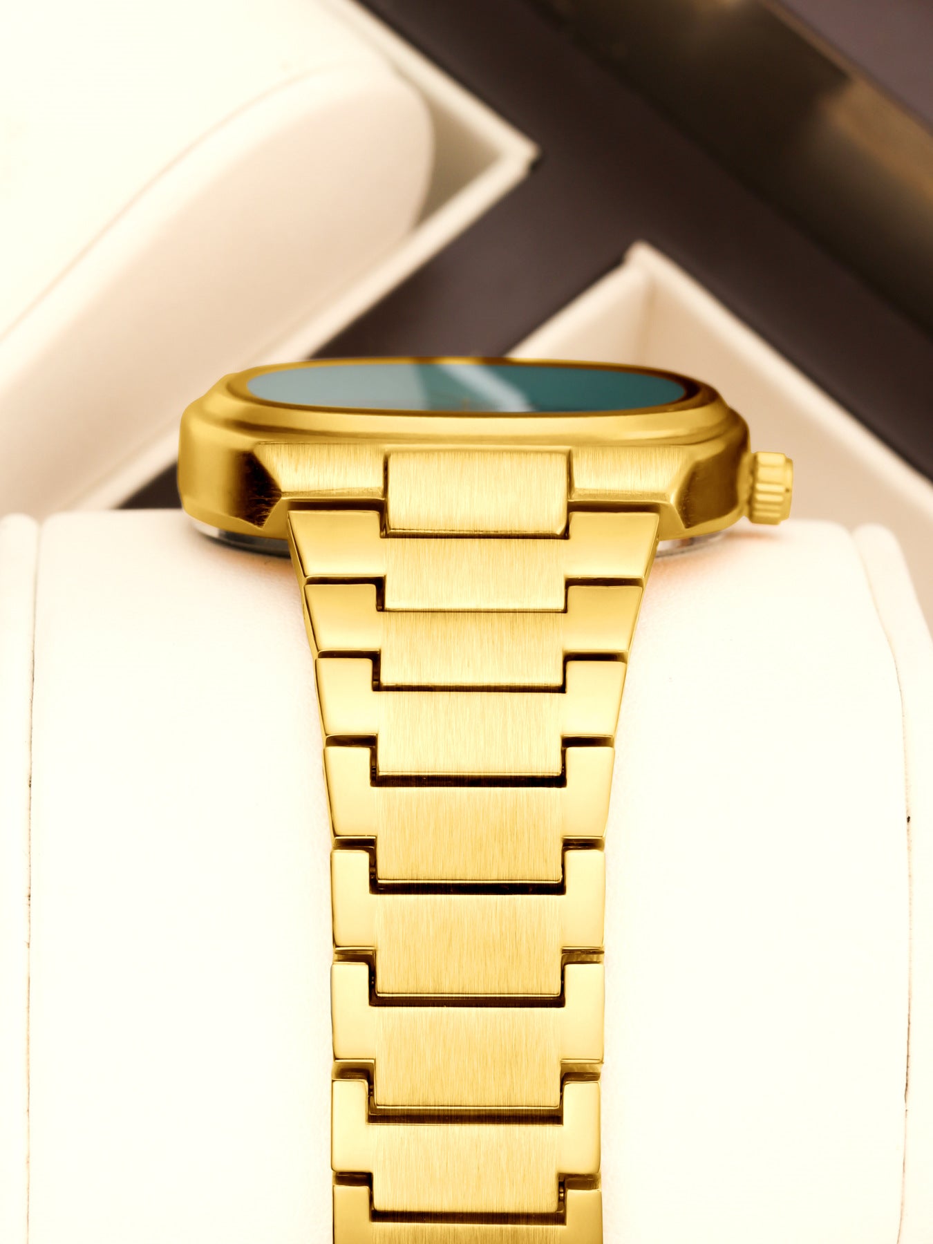Women’s Quartz Watch With Tempered Glass, Square Dial, Steel Strap, Number Display, Butterfly Double Snap Buckle Golden