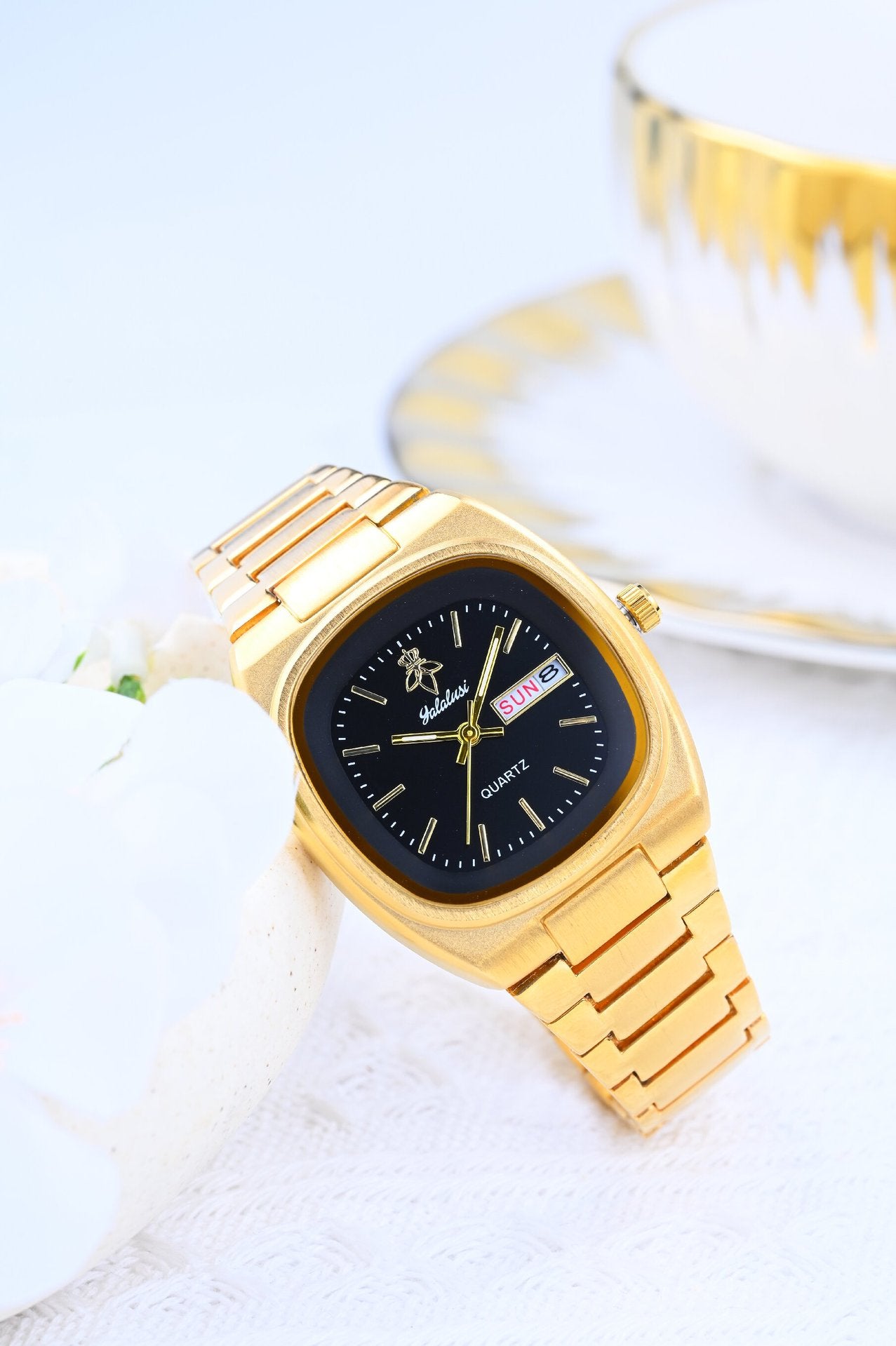 Women’s Quartz Watch With Tempered Glass, Square Dial, Steel Strap, Number Display, Butterfly Double Snap Buckle Golden