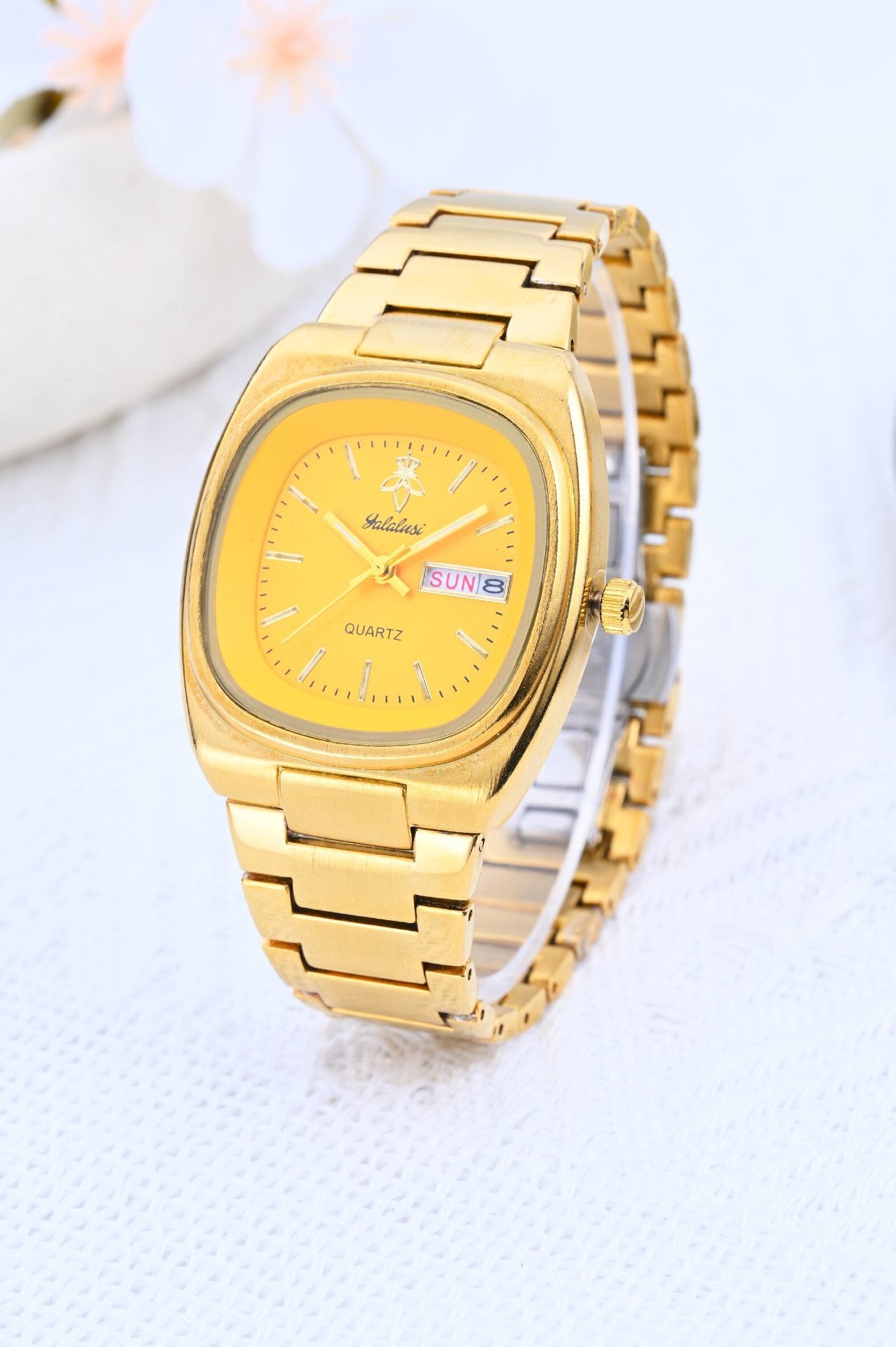 Women’s Quartz Watch With Tempered Glass, Square Dial, Steel Strap, Number Display, Butterfly Double Snap Buckle Golden
