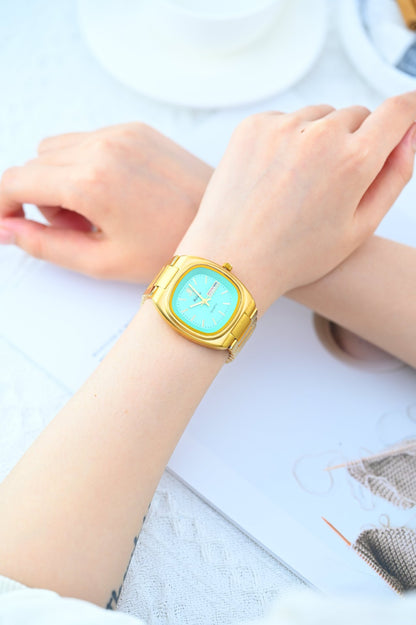 Women’s Quartz Watch With Tempered Glass, Square Dial, Steel Strap, Number Display, Butterfly Double Snap Buckle Golden