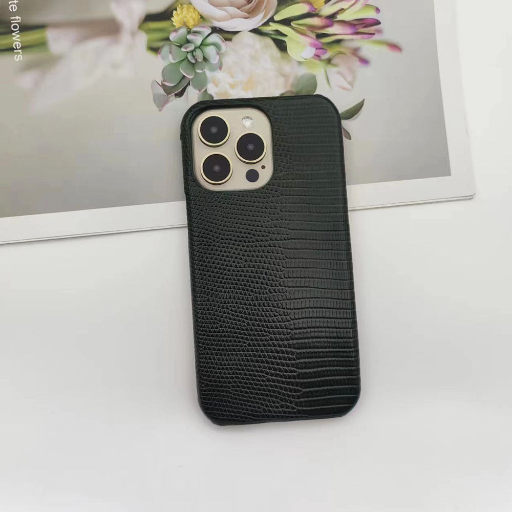 Apricot Phone Case Featuring Lizard Pattern For Stylish Protection
