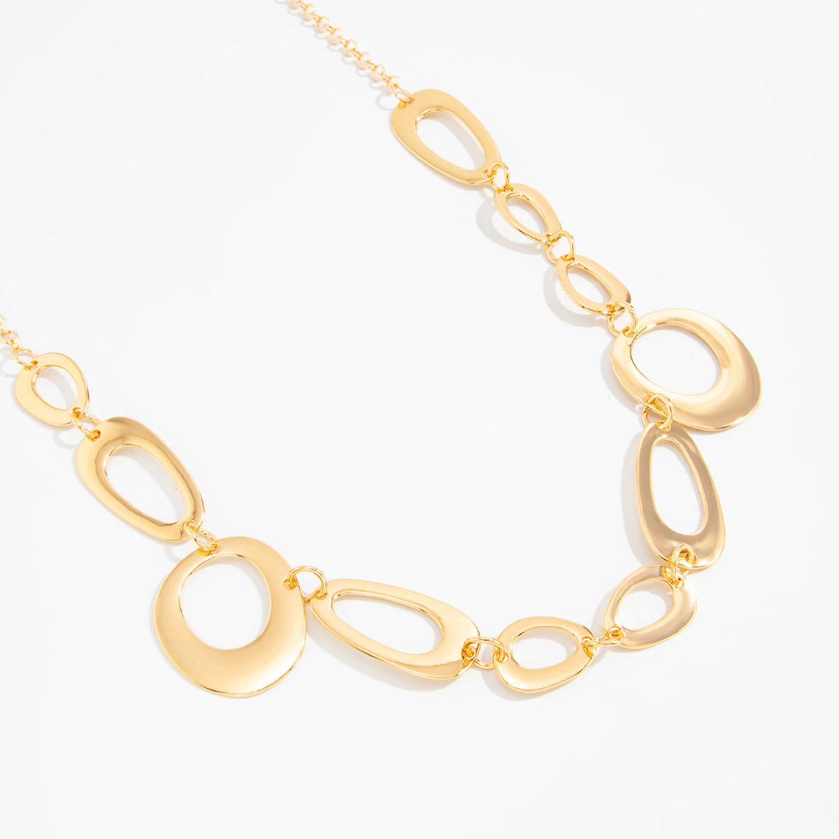 Women’s Metal Waist Chain Featuring Oval Splicing Design In Elegant Golden Color