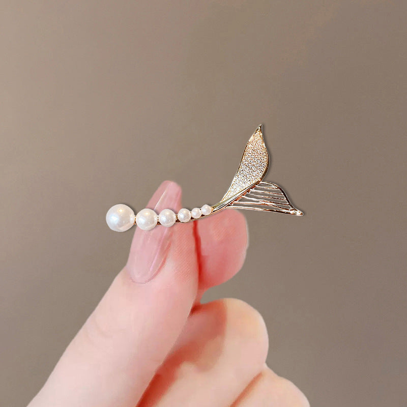 Butterfly Pin Brooch Made Of Zinc Alloy Featuring May Birthstone Emerald