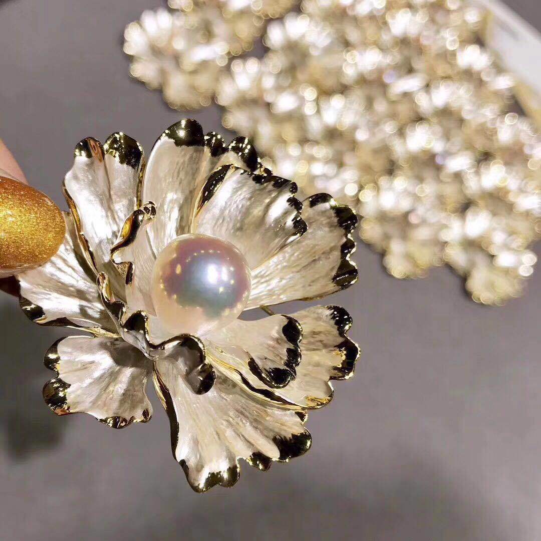 Flower Pin Brooch In Alloy Material, Elegant Golden Tone Accessory For Stylish Outfits