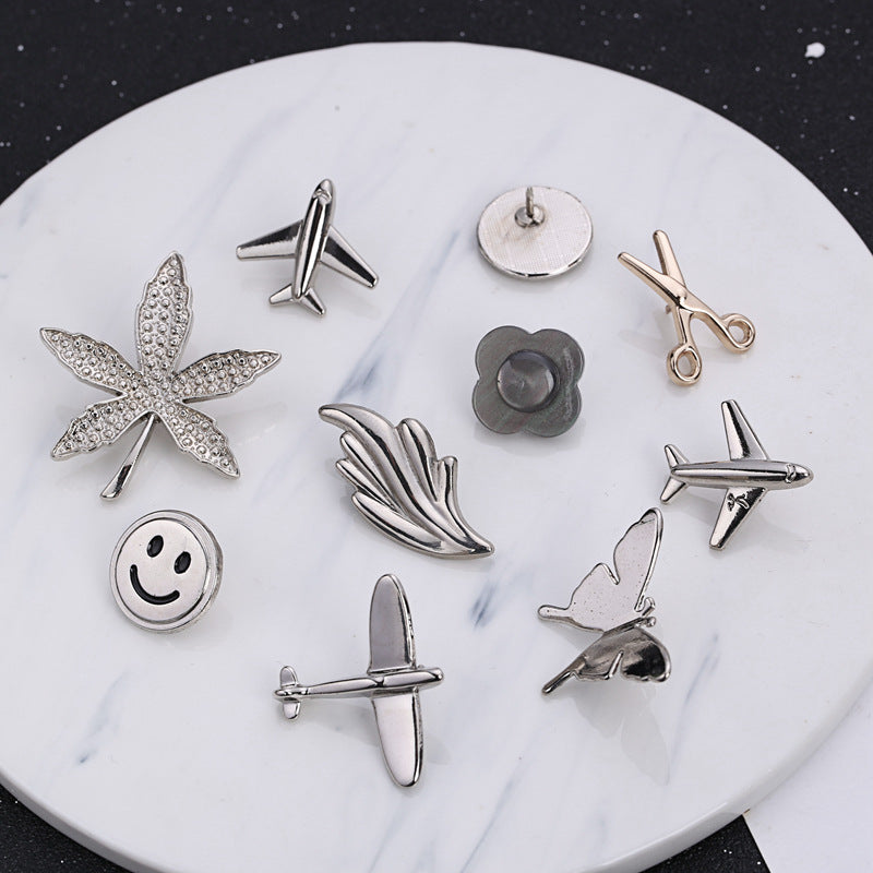 Leaf Pattern Alloy Brooch Pin In Golden Color, Stylish Jewelry Accessory