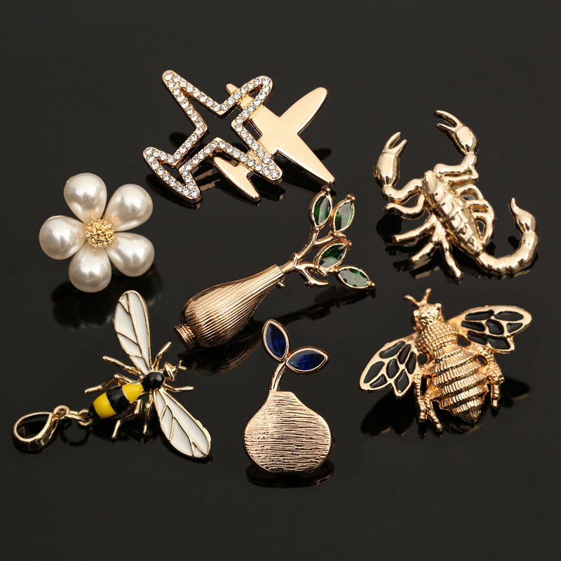 Animal Pattern Alloy Brooch Pin In Colour, Stylish Jewelry Accessory For All Occasions