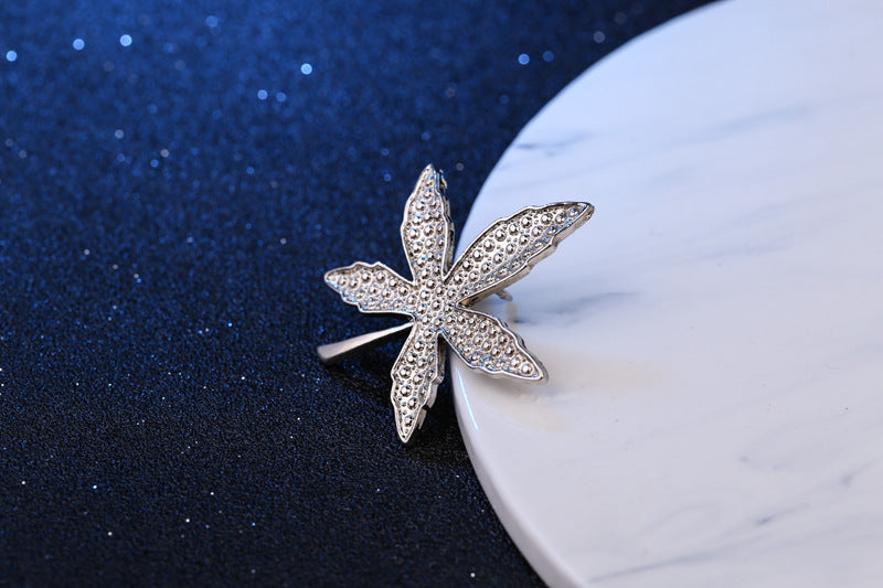 Leaf Pattern Alloy Brooch Pin In Golden Color, Stylish Jewelry Accessory