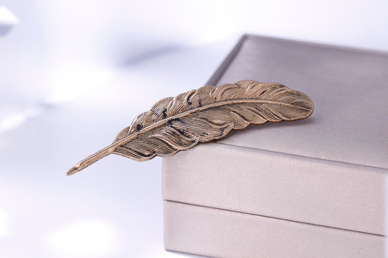 Pin Brooches Made Of Alloy In Elegant Golden Color