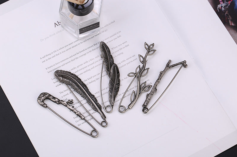 Pin Brooches Featuring Leaves Pattern Made Of Durable Alloy Material