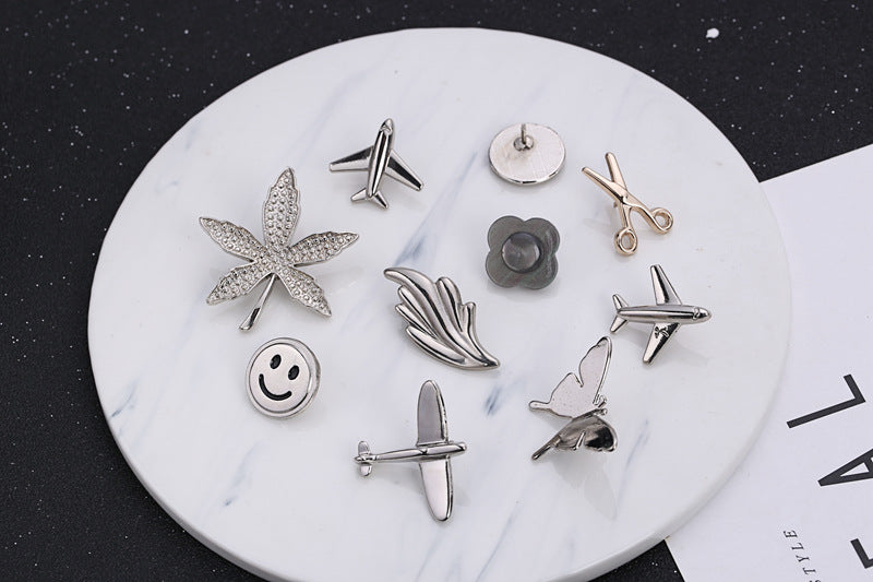 Leaf Pattern Alloy Brooch Pin In Golden Color, Stylish Jewelry Accessory