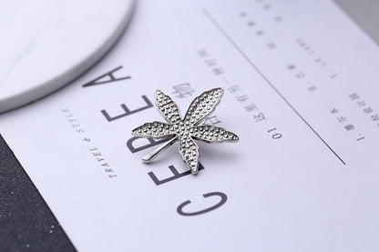 Leaf Pattern Alloy Brooch Pin In Golden Color, Stylish Jewelry Accessory