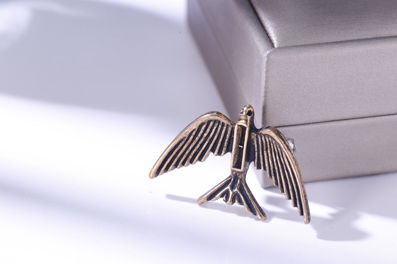 Pin Brooches Made Of Alloy In Elegant Golden Color