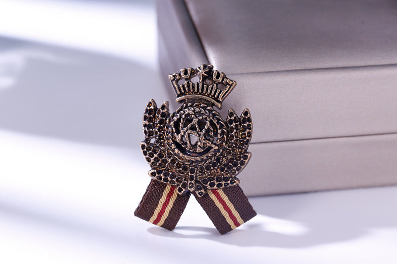 Pin Brooches Made Of Alloy In Elegant Golden Color