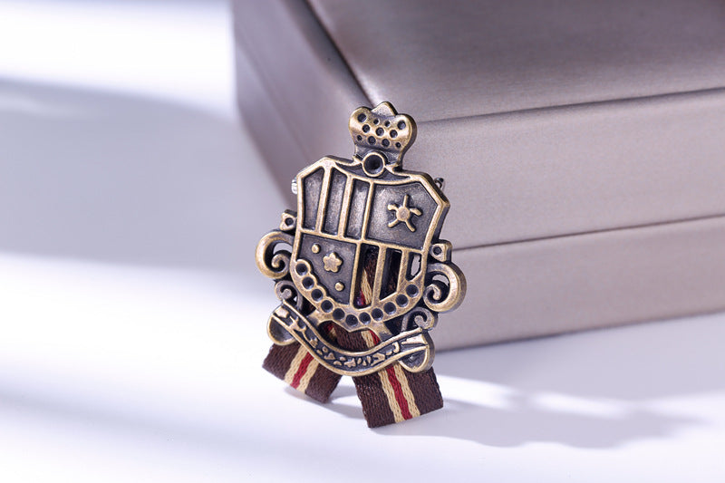 Pin Brooches Made Of Alloy In Elegant Golden Color
