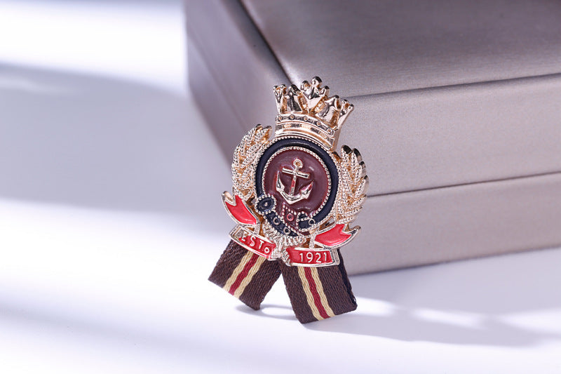 Pin Brooches Made Of Alloy In Elegant Golden Color