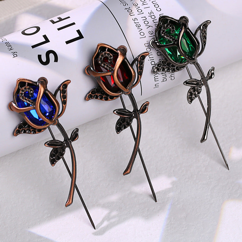 Rose Pattern Alloy Brooch Pin In Elegant Golden Finish For Stylish Accessories