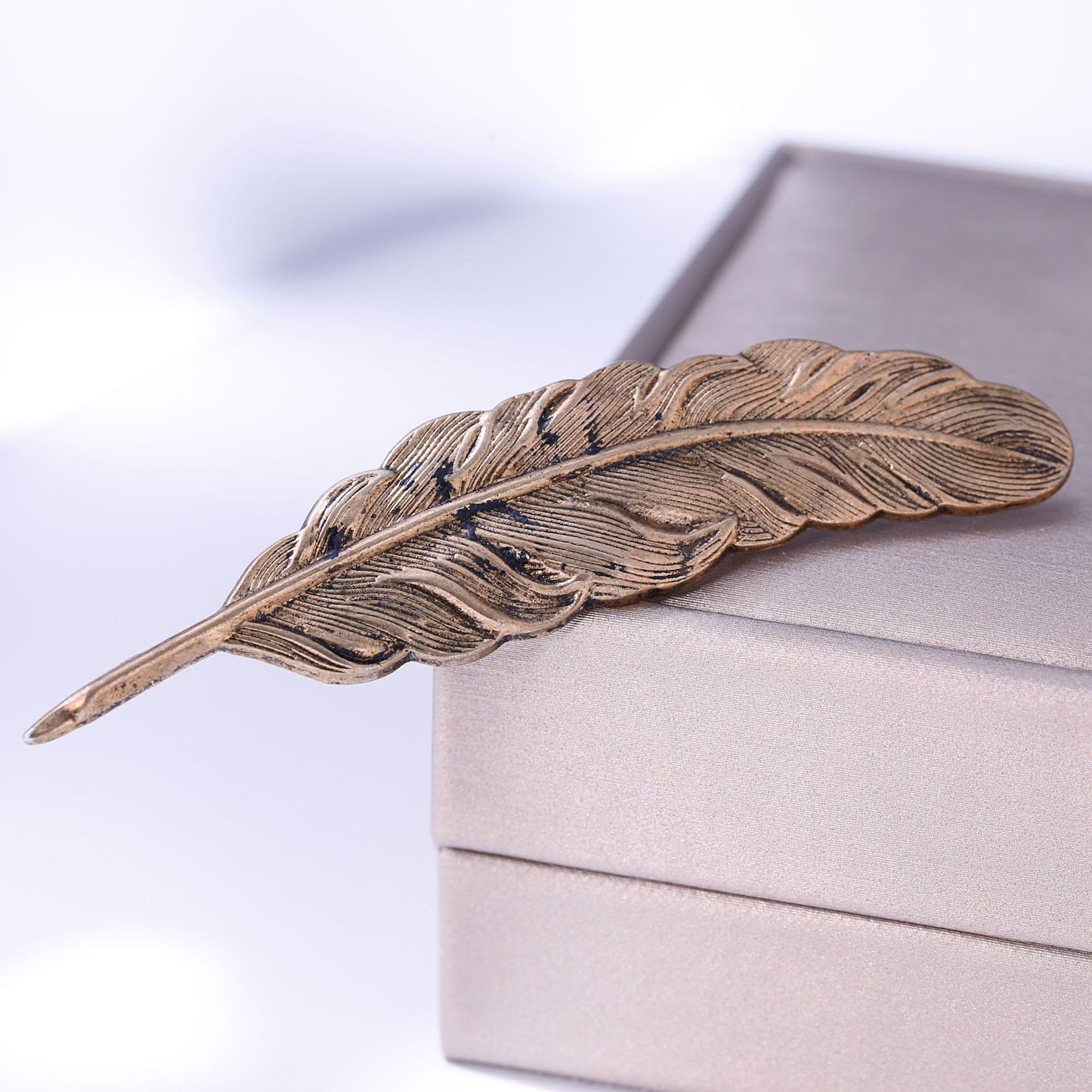 Pin Brooches Made Of Alloy In Elegant Golden Color