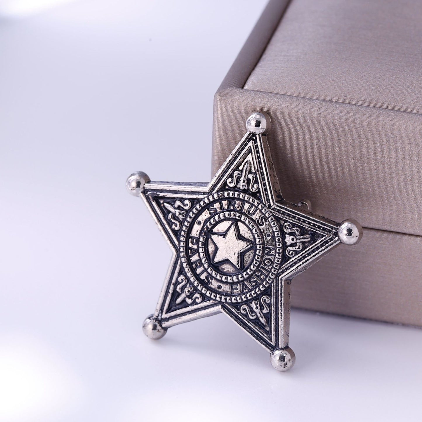 Pin Brooches Made Of Alloy In Elegant Golden Color