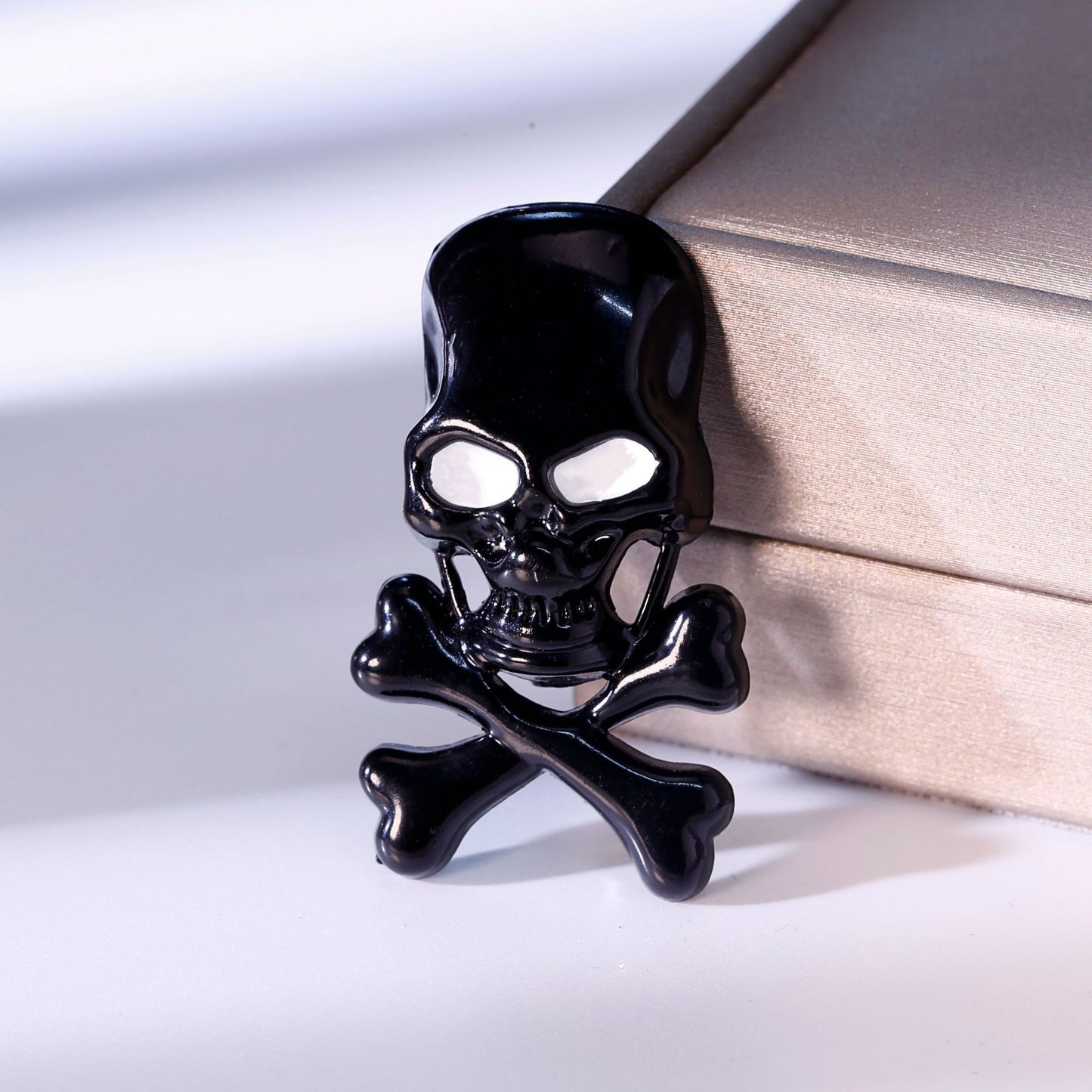 Pin Brooches Made Of Alloy In Elegant Golden Color