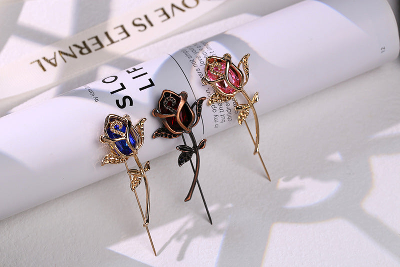 Rose Pattern Alloy Brooch Pin In Elegant Golden Finish For Stylish Accessories