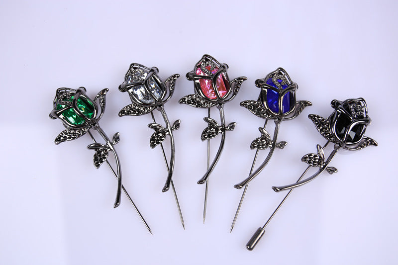 Rose Pattern Alloy Brooch Pin In Elegant Golden Finish For Stylish Accessories