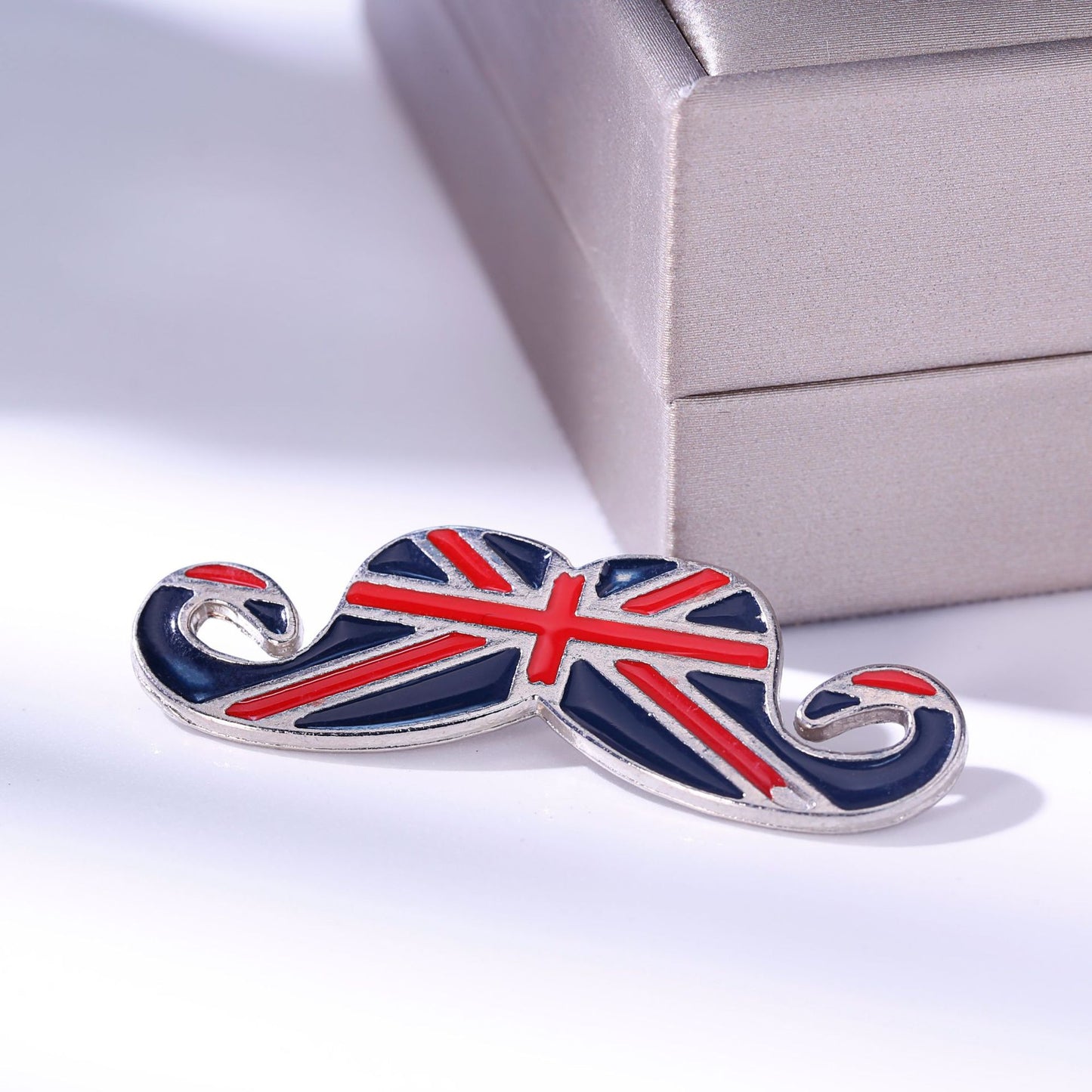 Pin Brooches Made Of Alloy In Elegant Golden Color