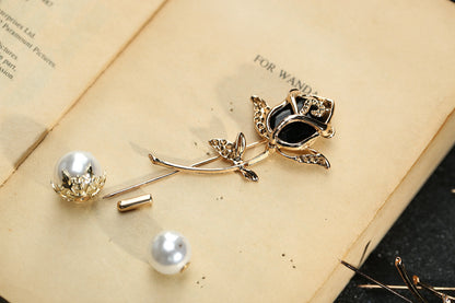 Rose Pattern Alloy Brooch Pin In Elegant Golden Finish For Stylish Accessories