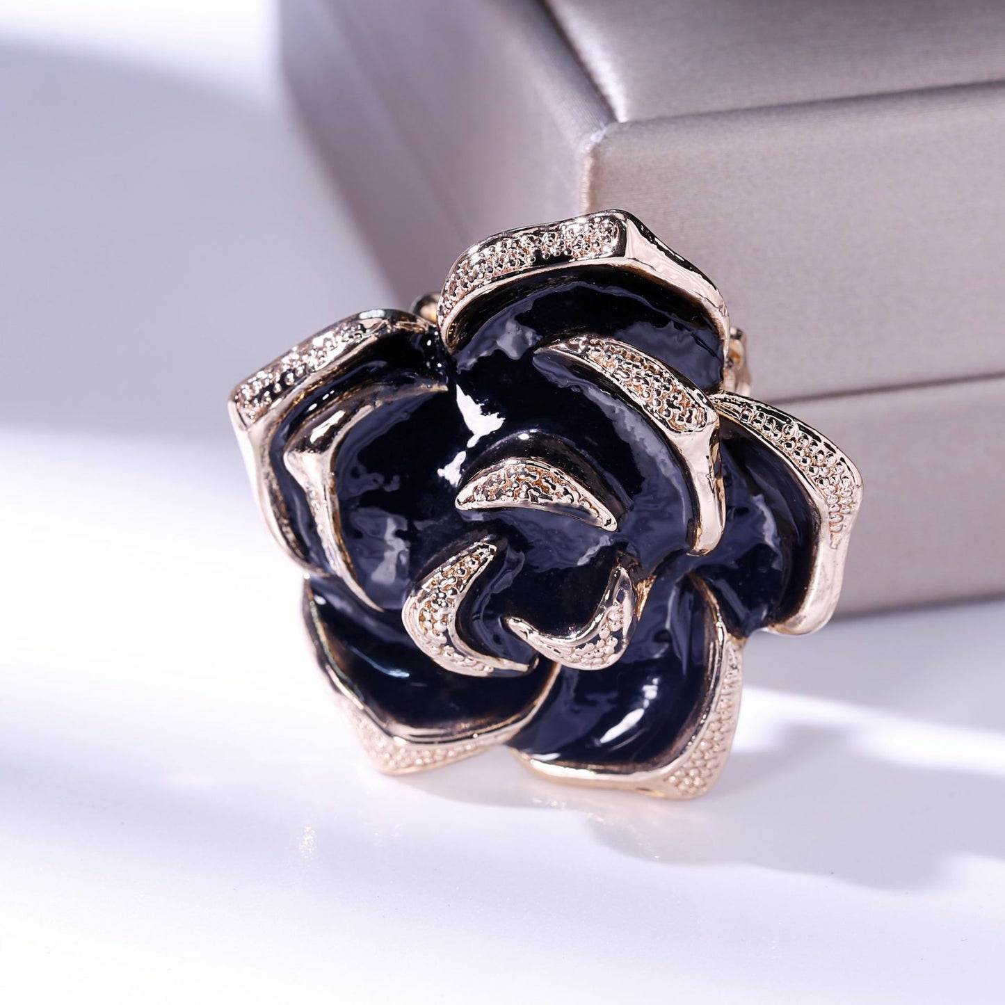 Pin Brooches Made Of Alloy In Elegant Golden Color