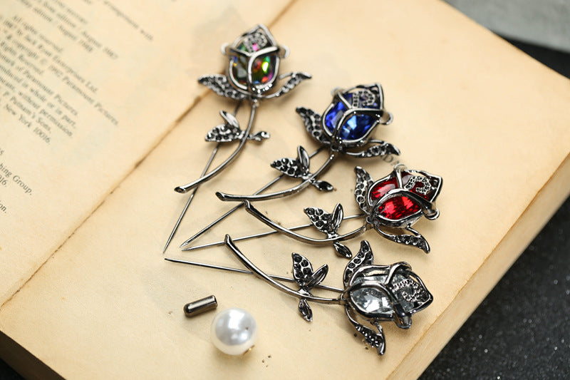 Rose Pattern Alloy Brooch Pin In Elegant Golden Finish For Stylish Accessories
