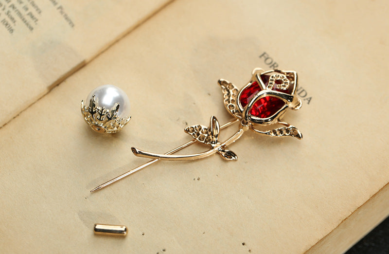Rose Pattern Alloy Brooch Pin In Elegant Golden Finish For Stylish Accessories