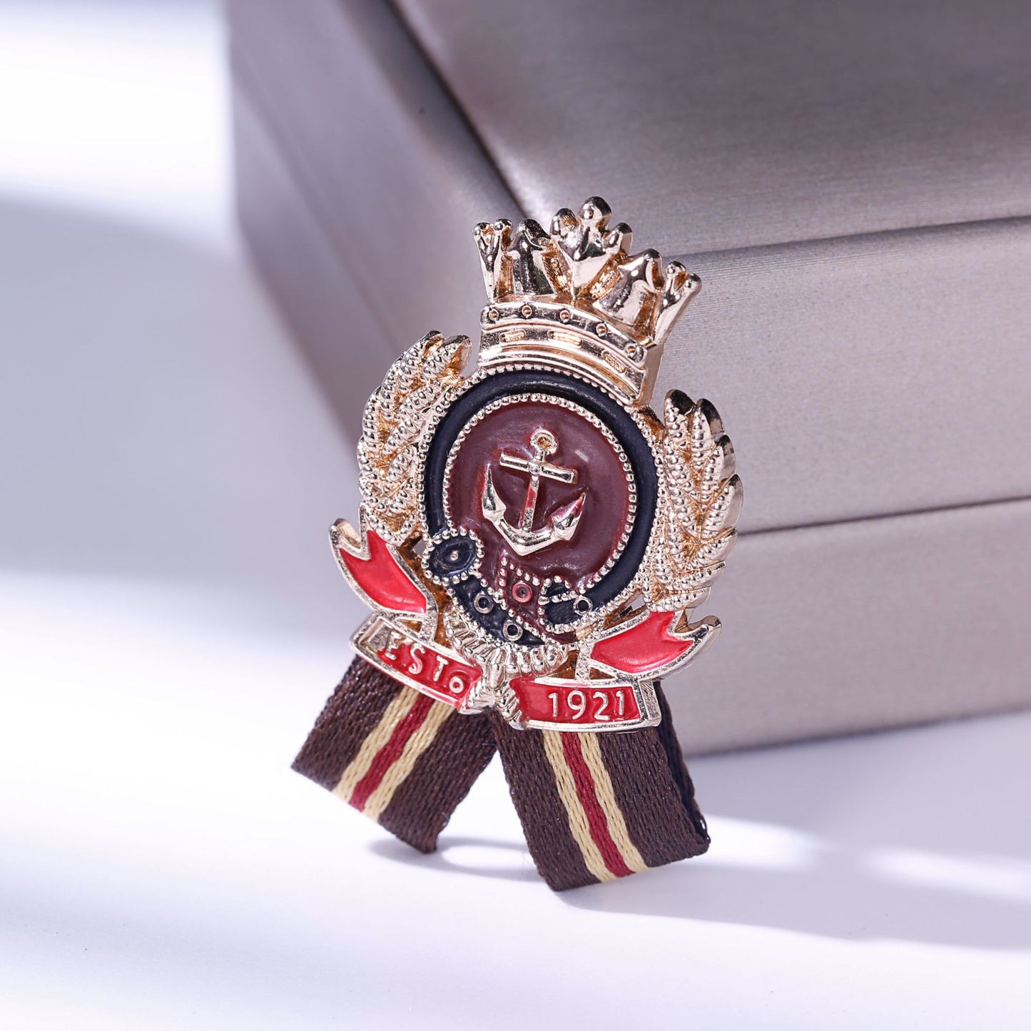 Pin Brooches Made Of Alloy In Elegant Golden Color