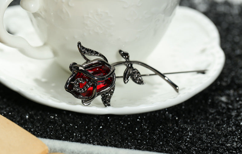 Rose Pattern Alloy Brooch Pin In Elegant Golden Finish For Stylish Accessories