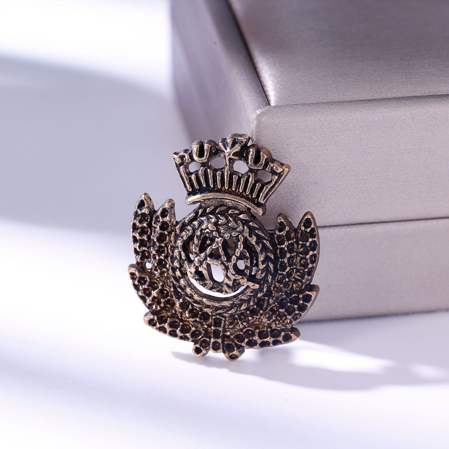 Pin Brooches Made Of Alloy In Elegant Golden Color