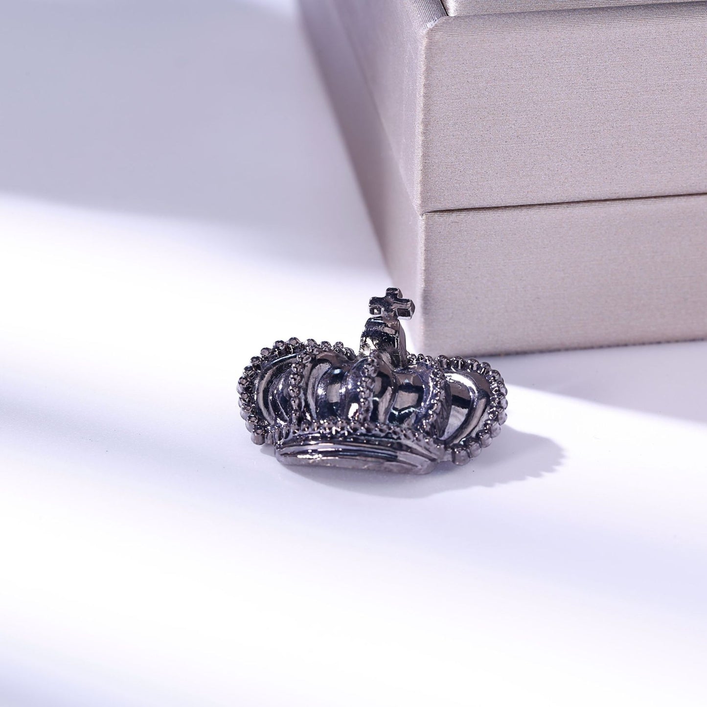 Pin Brooches Made Of Alloy In Elegant Golden Color