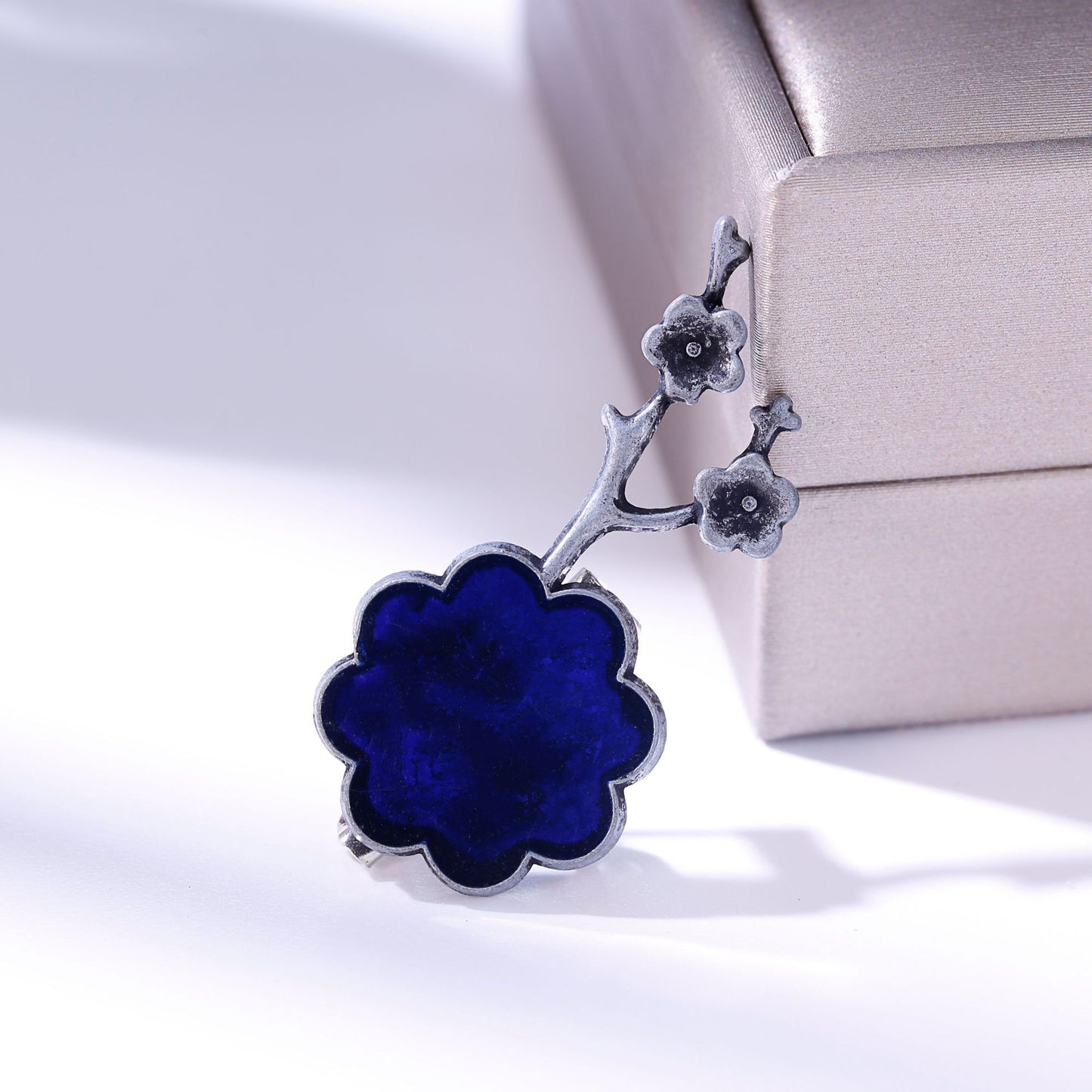 Pin Brooches Made Of Alloy In Elegant Golden Color