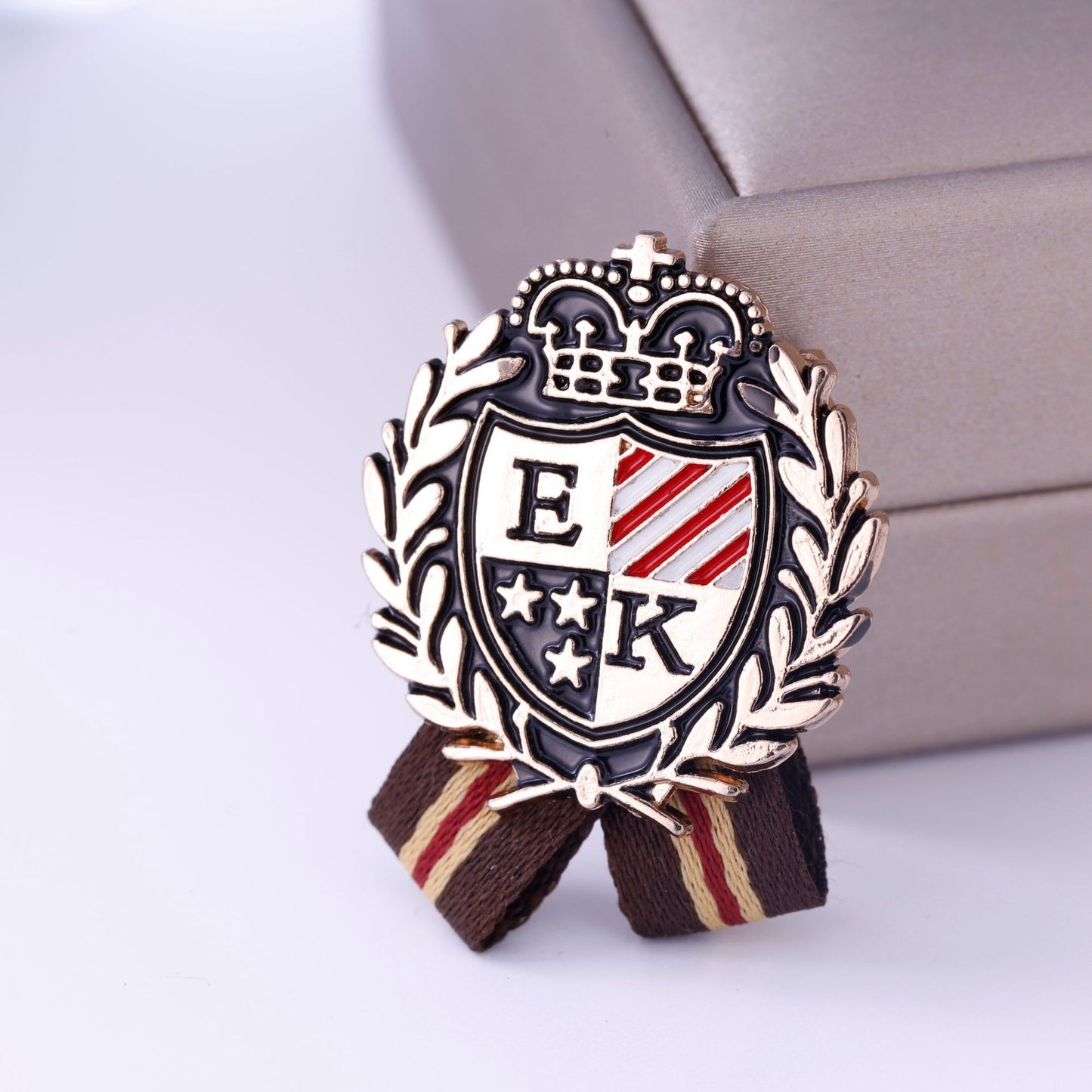 Pin Brooches Made Of Alloy In Elegant Golden Color