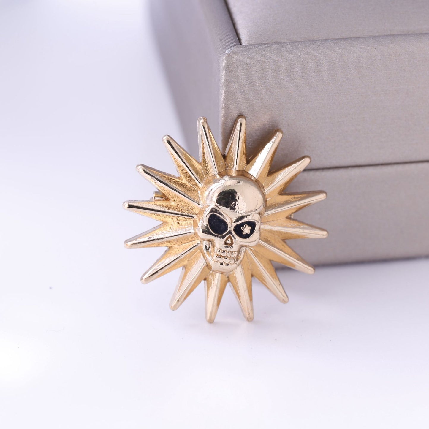 Pin Brooches Made Of Alloy In Elegant Golden Color