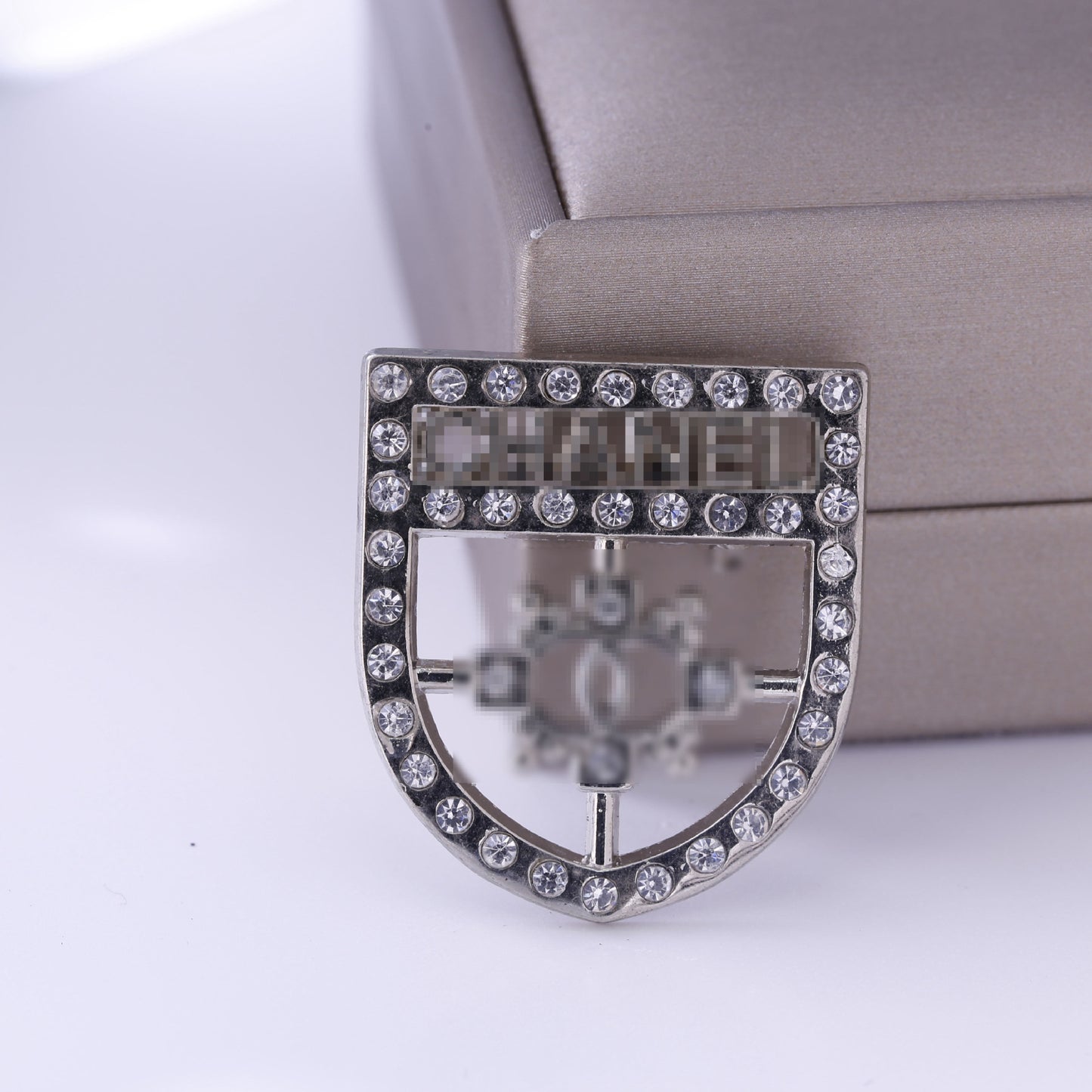 Pin Brooches Made Of Alloy In Elegant Golden Color