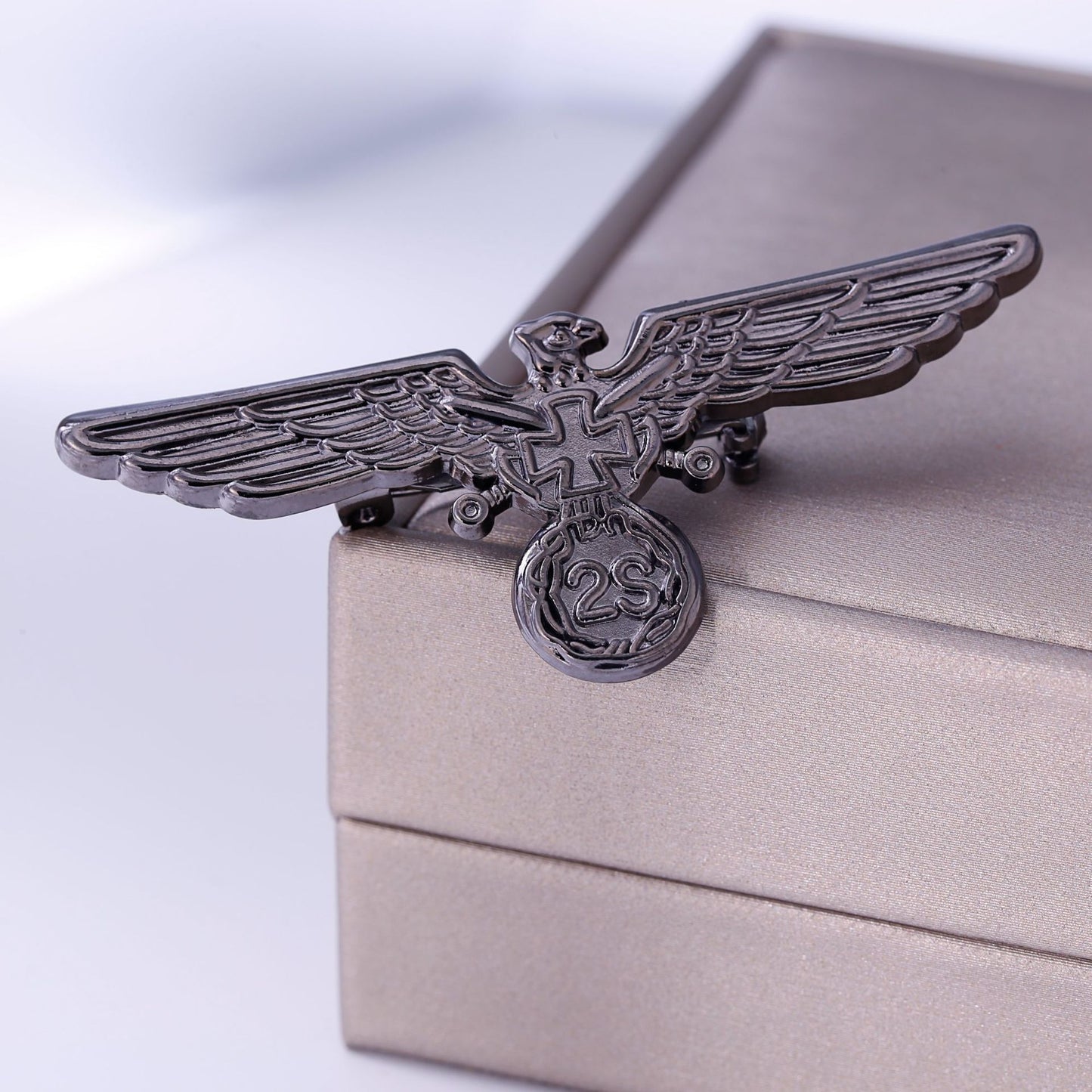 Pin Brooches Made Of Alloy In Elegant Golden Color