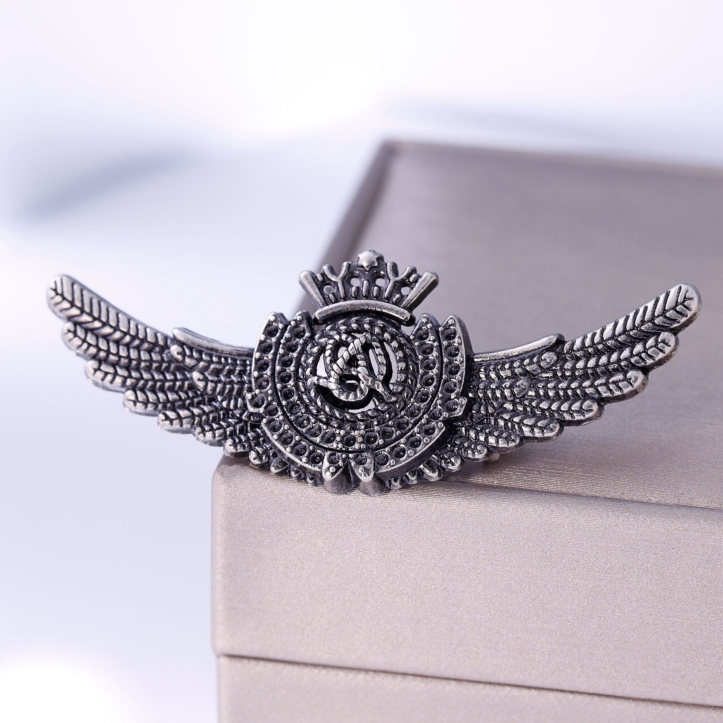 Pin Brooches Made Of Alloy In Elegant Golden Color