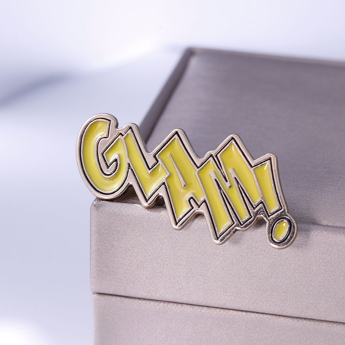 Pin Brooches Made Of Alloy In Elegant Golden Color