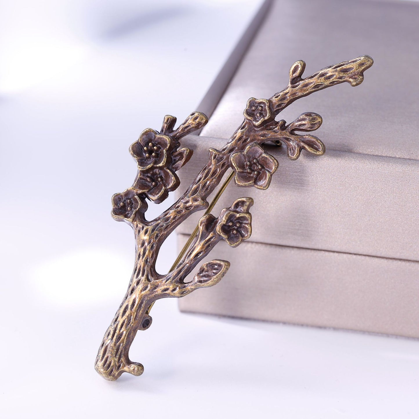 Pin Brooches Made Of Alloy In Elegant Golden Color