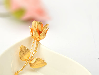 Rose Pattern Copper Brooch Pin In Elegant Golden Finish For Stylish Jewelry Accessory