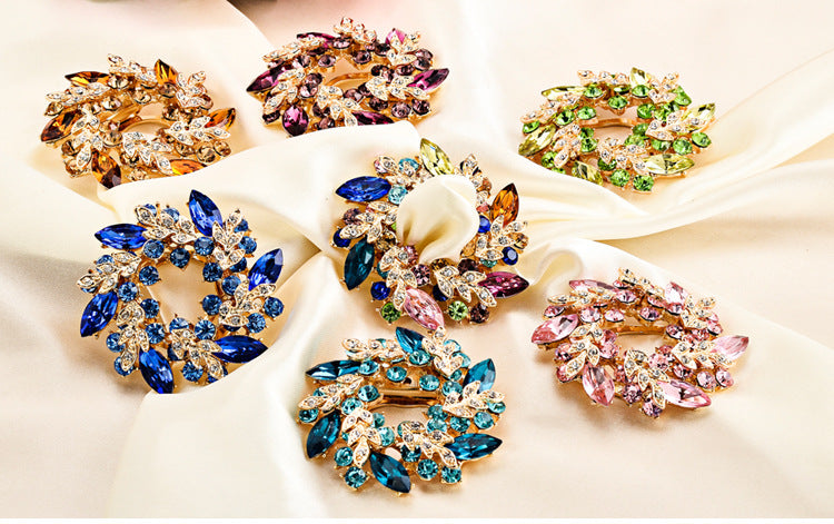 Flower Pin Brooch In Alloy Featuring Crystal Inlay, Elegant White Design For Stylish Accessories
