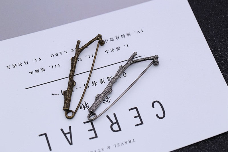 Pin Brooches Featuring Leaves Pattern Made Of Durable Alloy Material