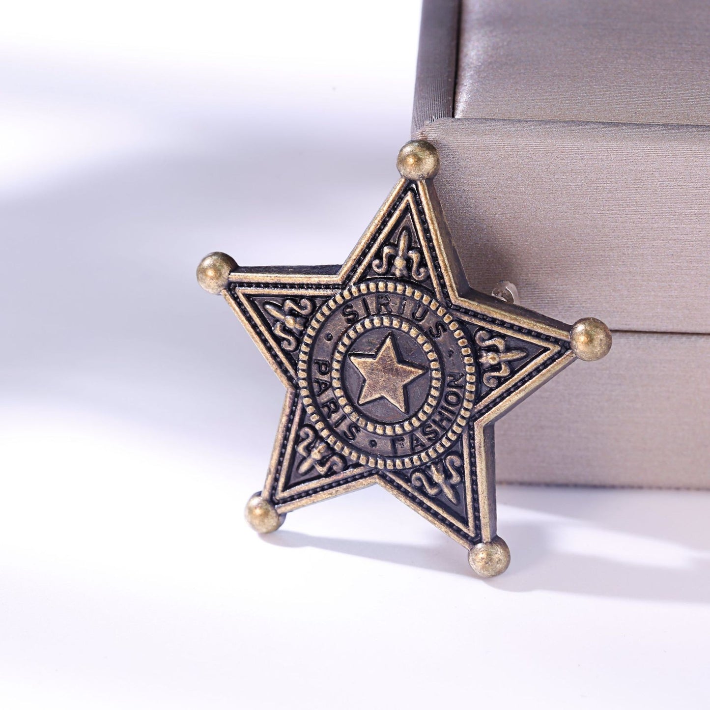 Pin Brooches Made Of Alloy In Elegant Golden Color
